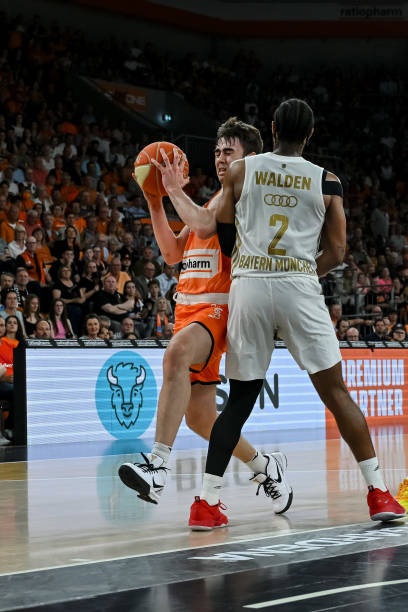 胜利背后 胜利背后